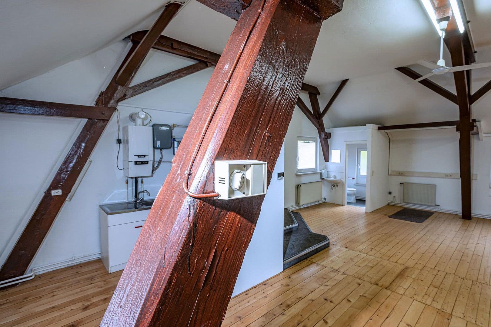 Prenájom kancelárie 122 m², Schiltachstraße 44, Schramberg, Bádensko-Wurttembersko Prenájom kancelárie 122 m², Schiltachstraße 44, Schramberg, Bádensko-Wurttembersko