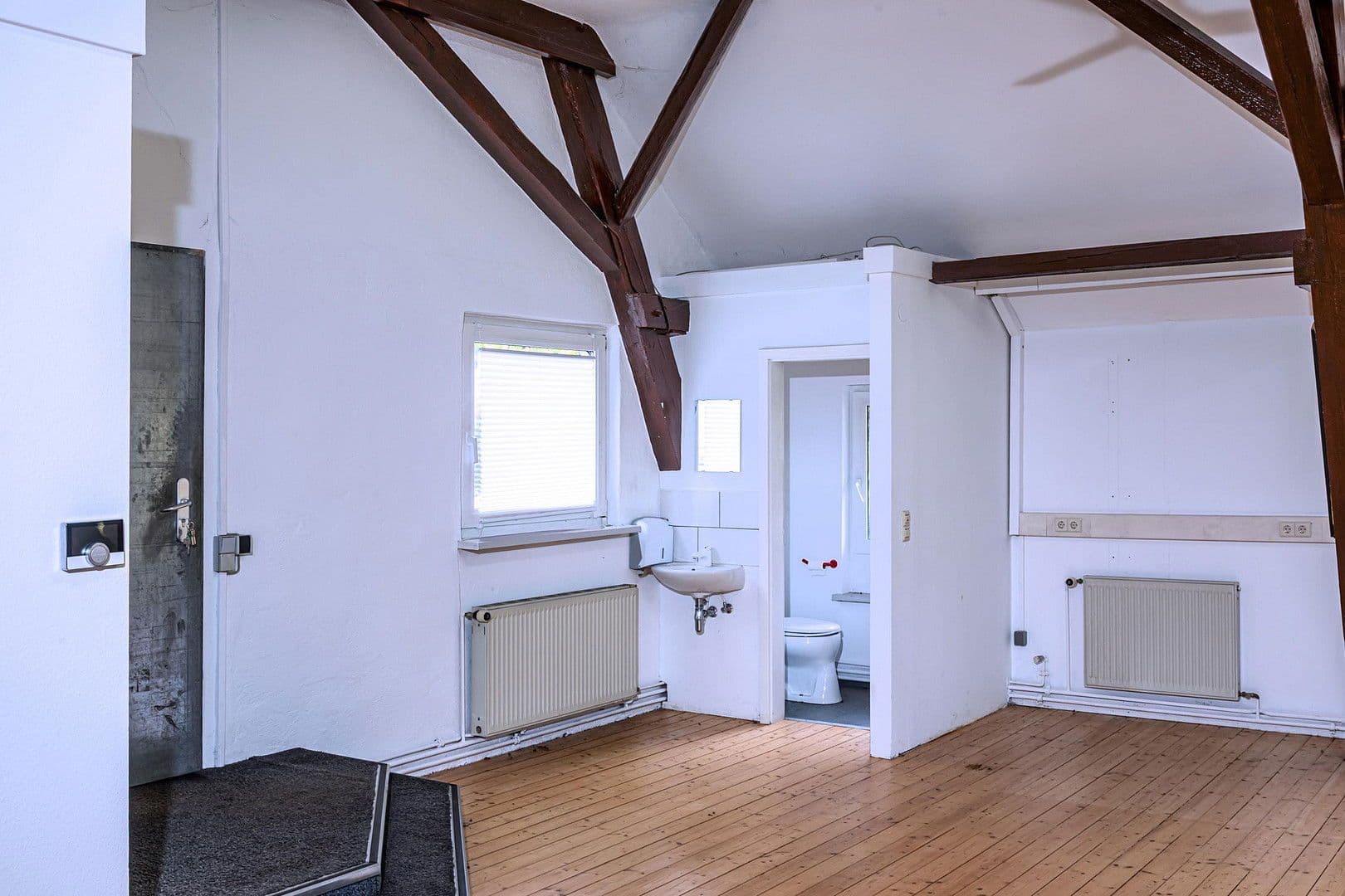 Prenájom kancelárie 122 m², Schiltachstraße 44, Schramberg, Bádensko-Wurttembersko Prenájom kancelárie 122 m², Schiltachstraße 44, Schramberg, Bádensko-Wurttembersko