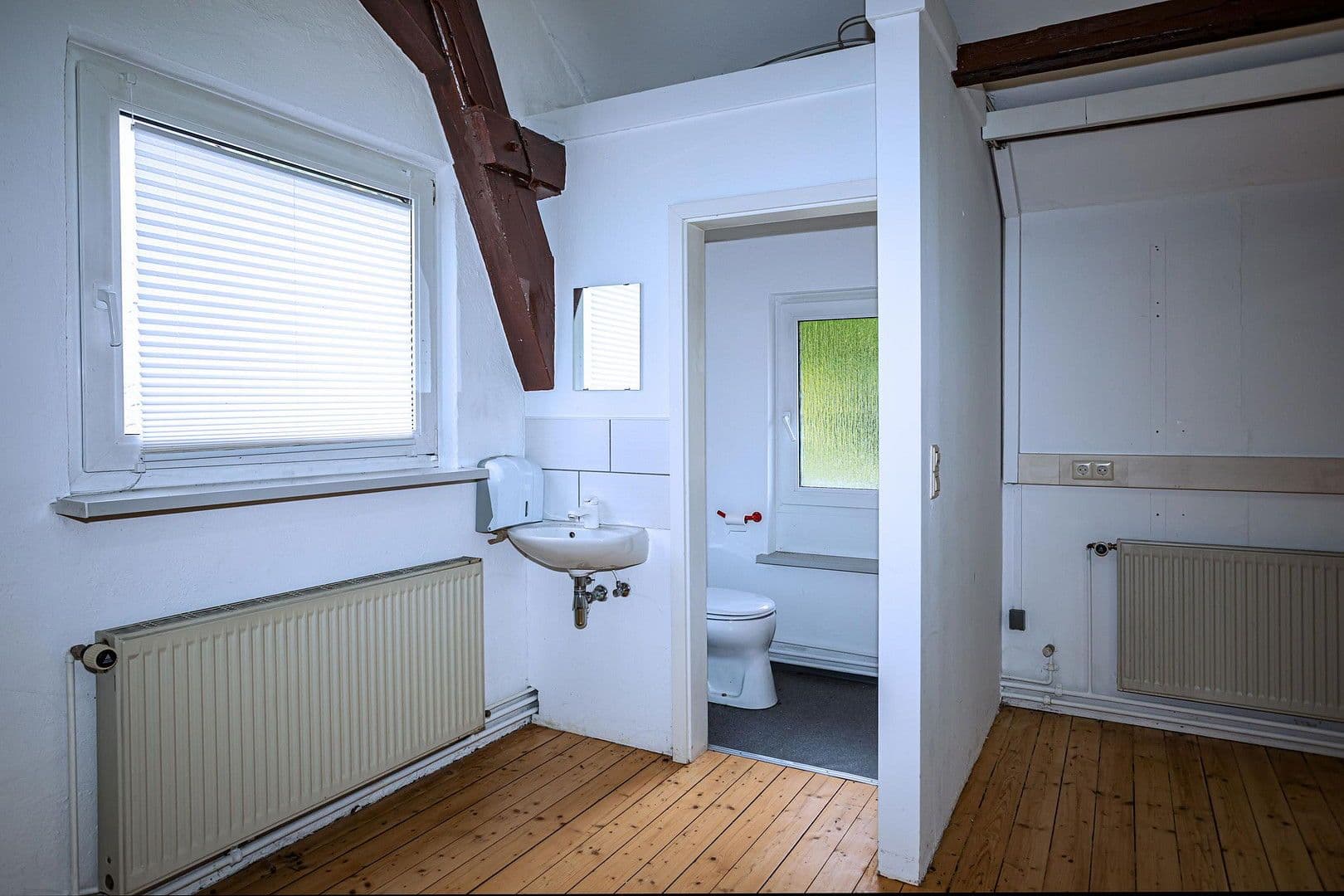 Prenájom kancelárie 122 m², Schiltachstraße 44, Schramberg, Bádensko-Wurttembersko Prenájom kancelárie 122 m², Schiltachstraße 44, Schramberg, Bádensko-Wurttembersko