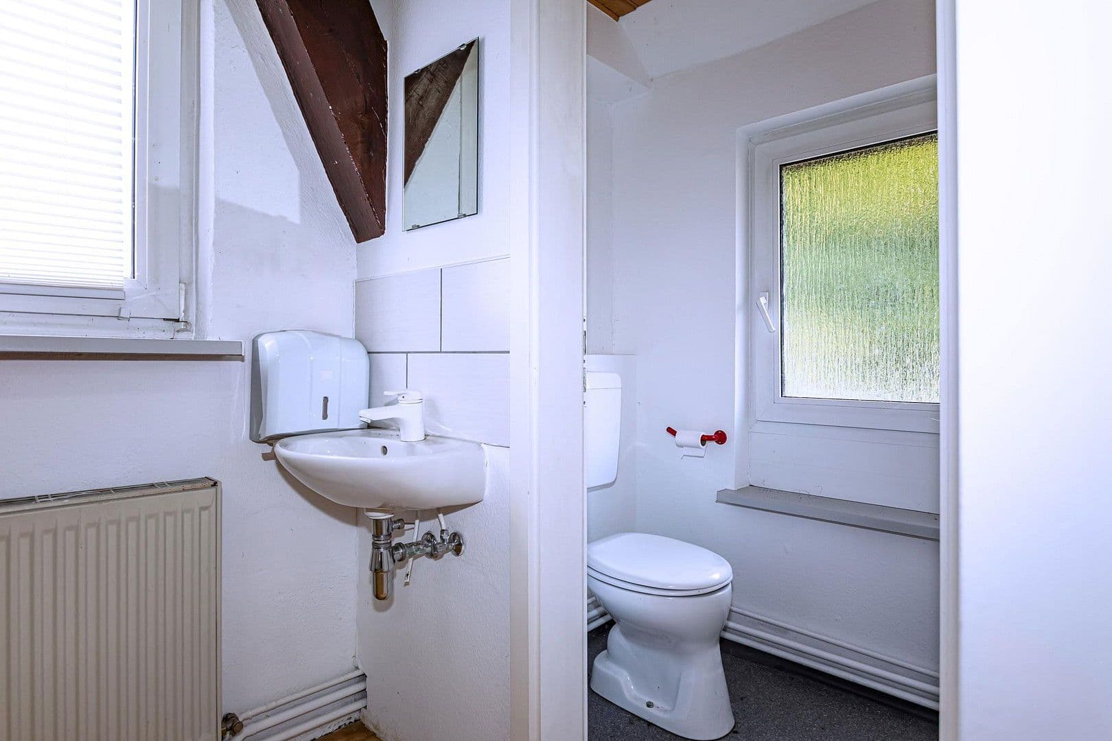 Prenájom kancelárie 122 m², Schiltachstraße 44, Schramberg, Bádensko-Wurttembersko Prenájom kancelárie 122 m², Schiltachstraße 44, Schramberg, Bádensko-Wurttembersko