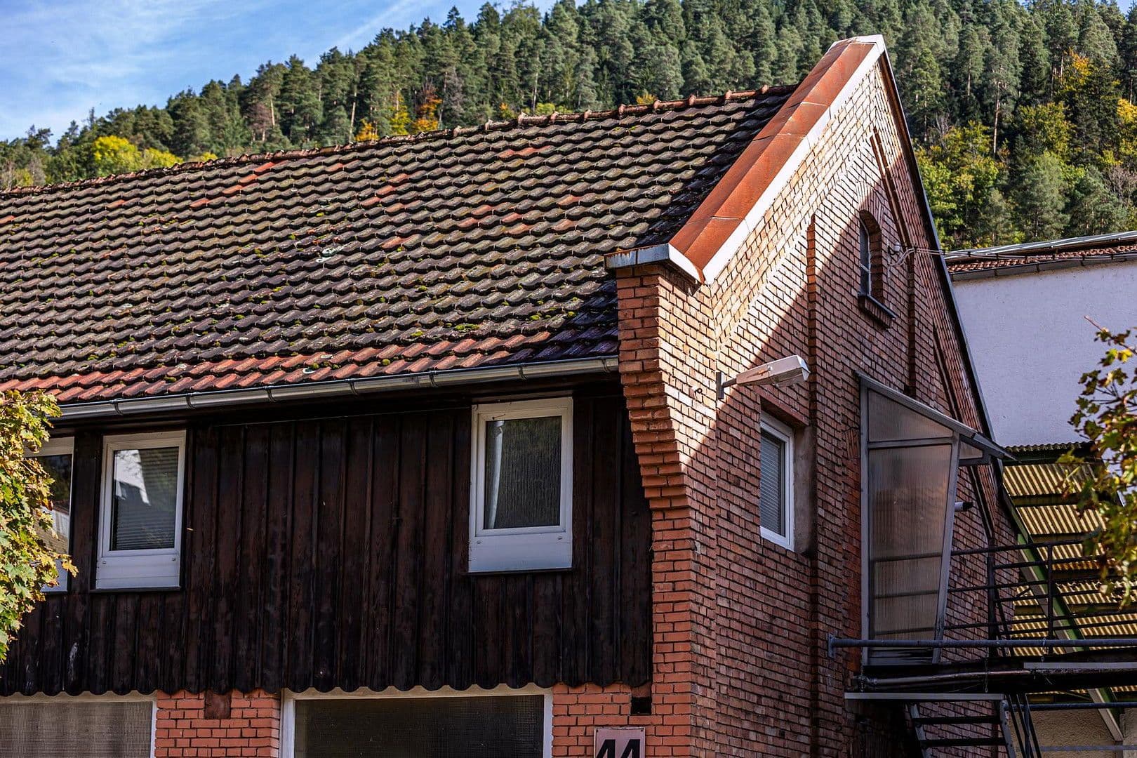 Prenájom kancelárie 122 m², Schiltachstraße 44, Schramberg, Bádensko-Wurttembersko Prenájom kancelárie 122 m², Schiltachstraße 44, Schramberg, Bádensko-Wurttembersko