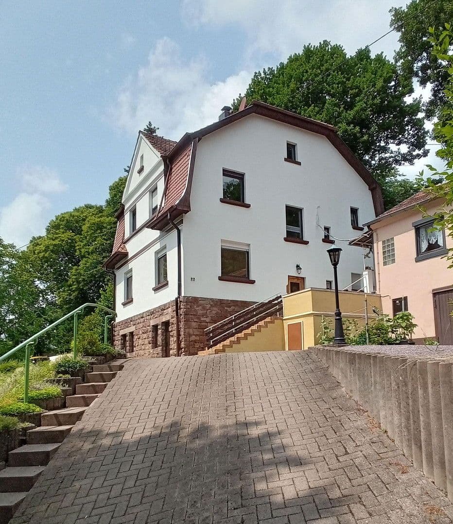 Predaj domu 255 m², pozemek 851 m², Am Waldhügel 22, Saarbrücken, Sársko Predaj domu 255 m², pozemek 851 m², Am Waldhügel 22, Saarbrücken, Sársko