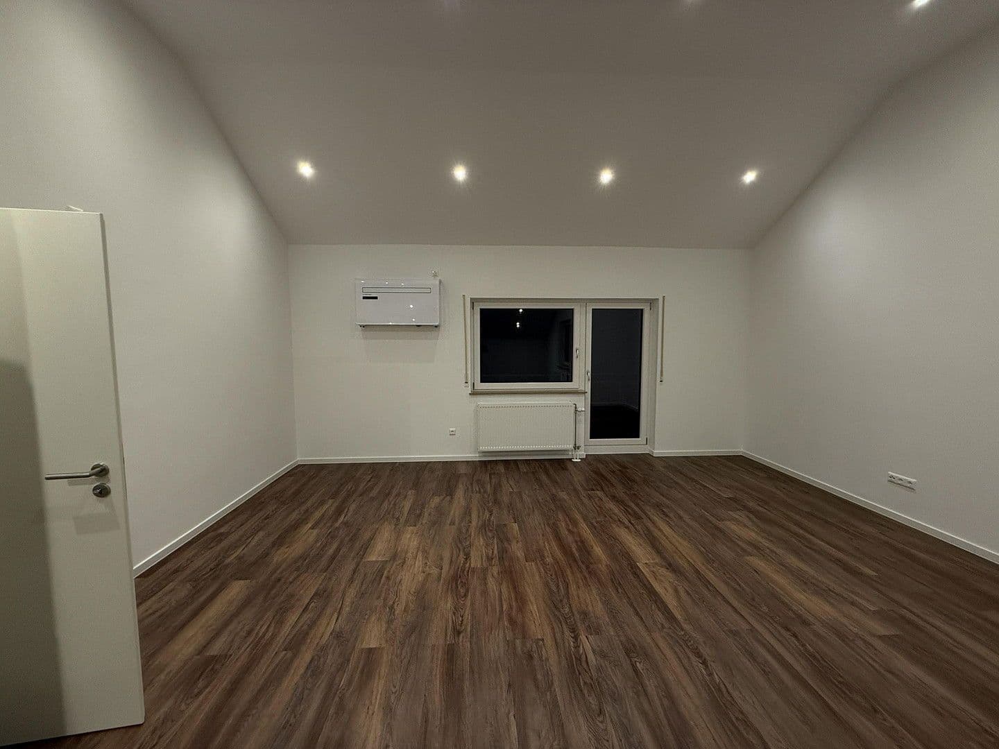 Prenájom bytu 3-izbový 82 m², Tiergartenweg 2/1, Ebersbach an der Fils, Bádensko-Wurttembersko Prenájom bytu 3-izbový 82 m², Tiergartenweg 2/1, Ebersbach an der Fils, Bádensko-Wurttembersko