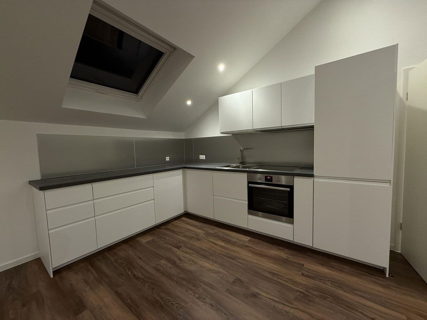 Prenájom bytu 3-izbový 82 m², Tiergartenweg 2/1, Ebersbach an der Fils, Bádensko-Wurttembersko Prenájom bytu 3-izbový 82 m², Tiergartenweg 2/1, Ebersbach an der Fils, Bádensko-Wurttembersko