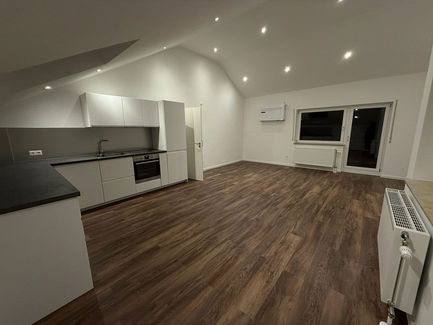 Prenájom bytu 3-izbový 82 m², Tiergartenweg 2/1, Ebersbach an der Fils, Bádensko-Wurttembersko Prenájom bytu 3-izbový 82 m², Tiergartenweg 2/1, Ebersbach an der Fils, Bádensko-Wurttembersko