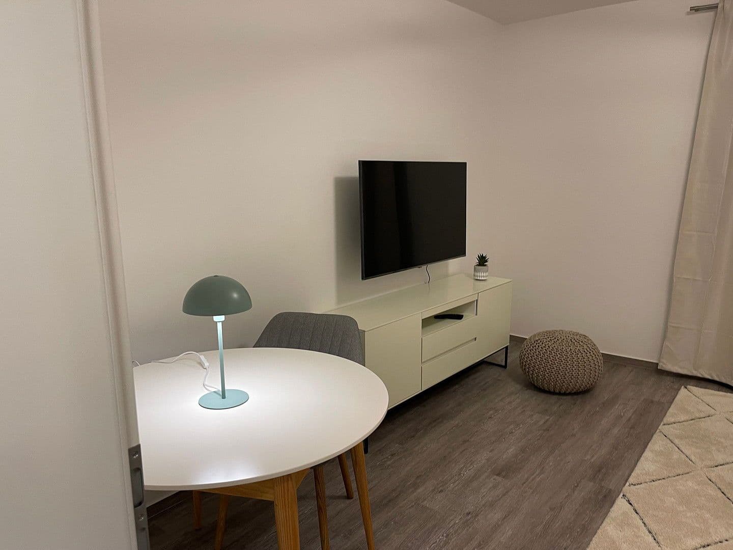 Prenájom bytu 2-izbový 54 m², Rauenthaler Straße 11A, Wiesbaden, Hesensko Prenájom bytu 2-izbový 54 m², Rauenthaler Straße 11A, Wiesbaden, Hesensko