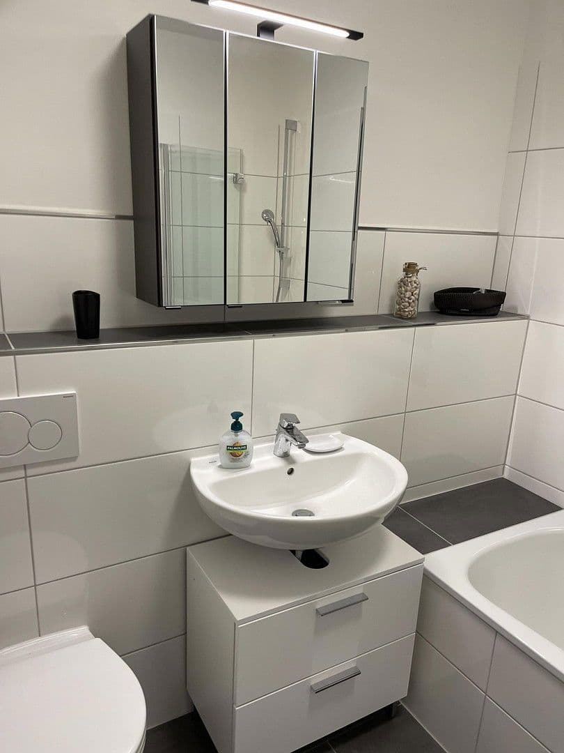 Prenájom bytu 2-izbový 54 m², Rauenthaler Straße 11A, Wiesbaden, Hesensko Prenájom bytu 2-izbový 54 m², Rauenthaler Straße 11A, Wiesbaden, Hesensko