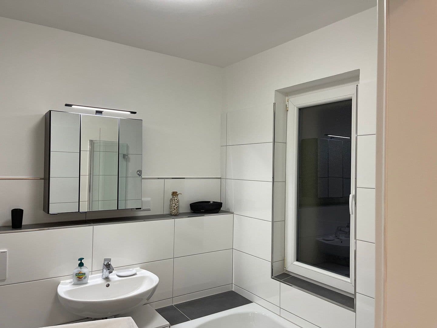 Prenájom bytu 2-izbový 54 m², Rauenthaler Straße 11A, Wiesbaden, Hesensko Prenájom bytu 2-izbový 54 m², Rauenthaler Straße 11A, Wiesbaden, Hesensko