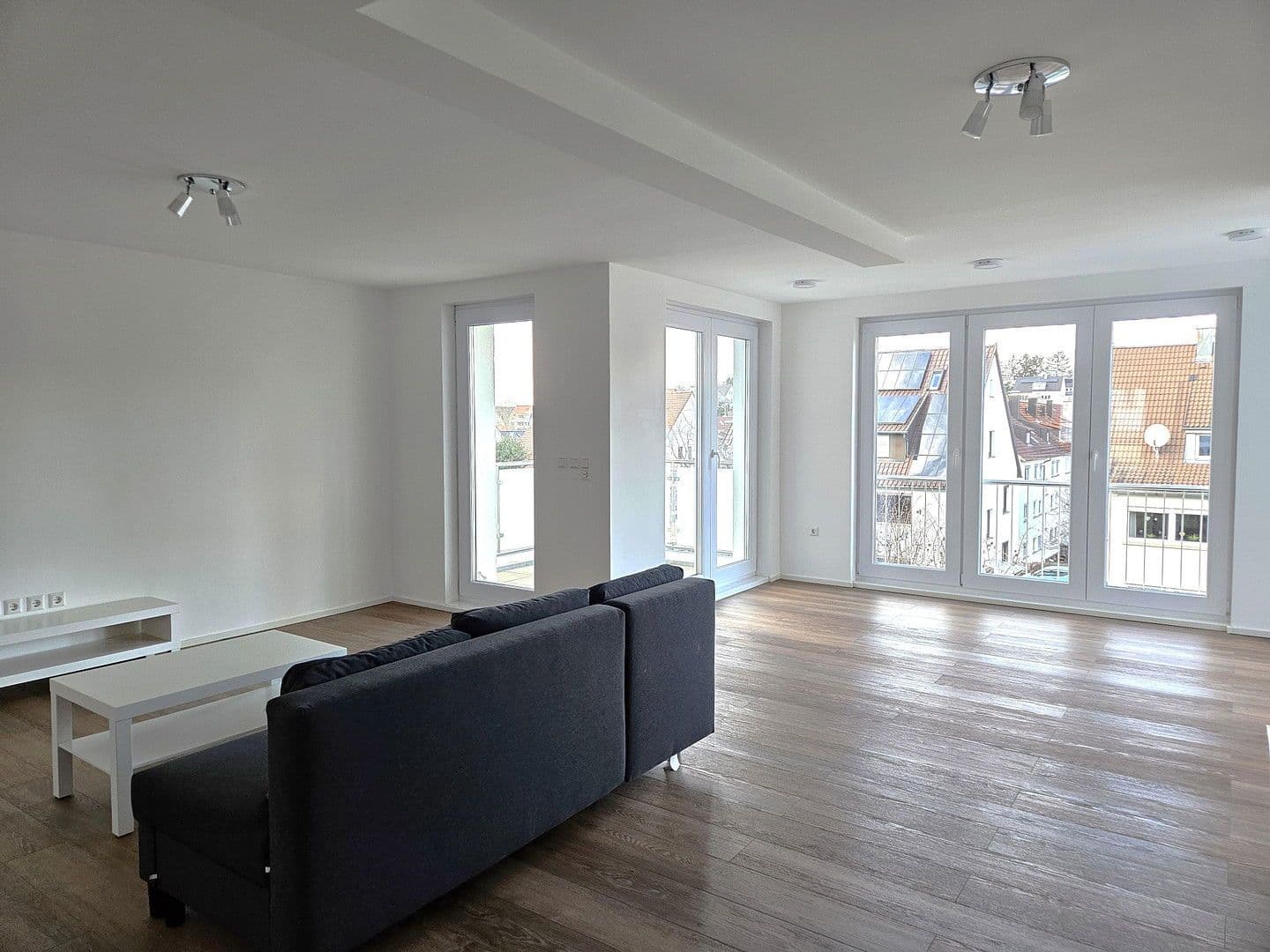 Prenájom bytu 3-izbový 123 m², Stuttgart, Bádensko-Wurttembersko Prenájom bytu 3-izbový 123 m², Stuttgart, Bádensko-Wurttembersko