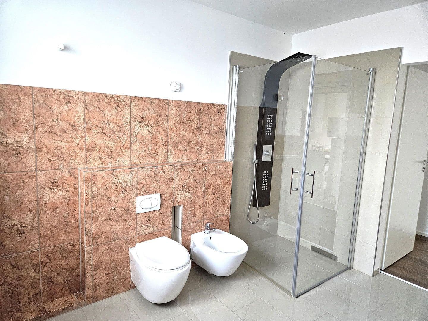 Prenájom bytu 3-izbový 123 m², Stuttgart, Bádensko-Wurttembersko Prenájom bytu 3-izbový 123 m², Stuttgart, Bádensko-Wurttembersko