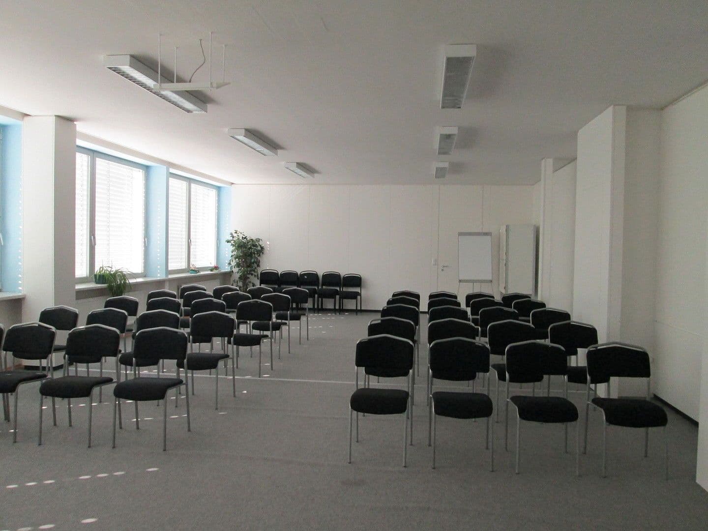 Prenájom kancelárie 1.000 m², Langweid am Lech, Bavorsko Prenájom kancelárie 1.000 m², Langweid am Lech, Bavorsko