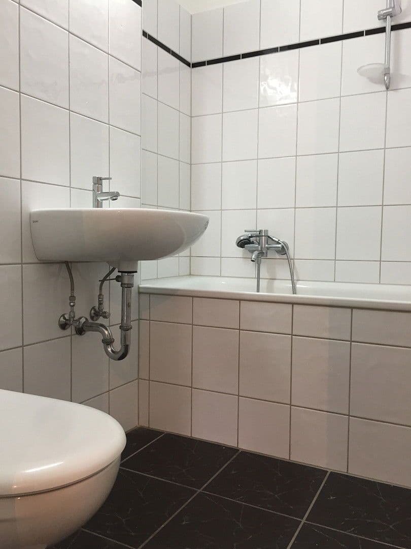 Prenájom bytu 2-izbový 63 m², Rheinstr. 16, Krefeld, Severné Porýnie - Westfálsko Prenájom bytu 2-izbový 63 m², Rheinstr. 16, Krefeld, Severné Porýnie - Westfálsko