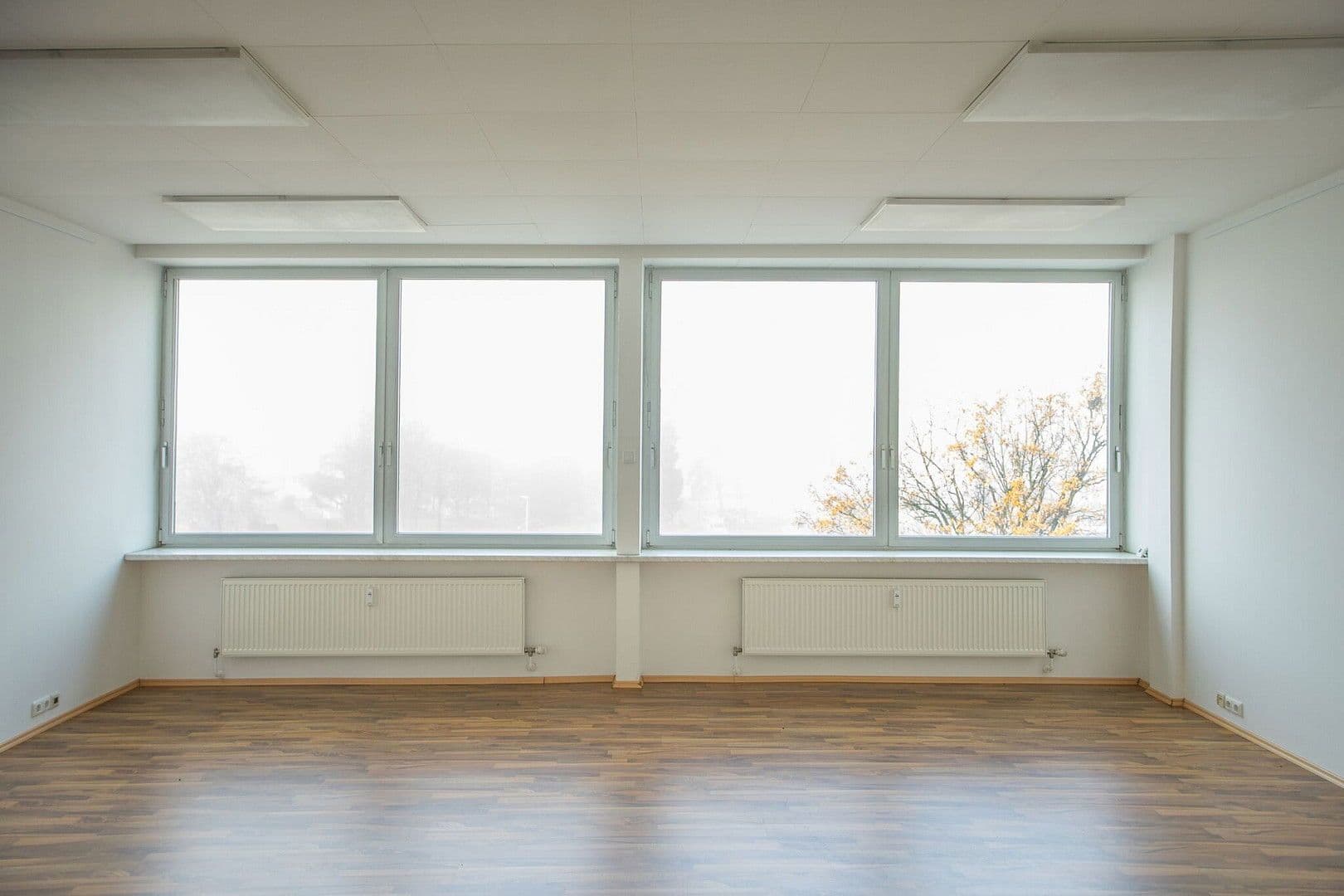 Prenájom kancelárie 1.500 m², Parkstrasse 14, Langweid am Lech, Bavorsko Prenájom kancelárie 1.500 m², Parkstrasse 14, Langweid am Lech, Bavorsko