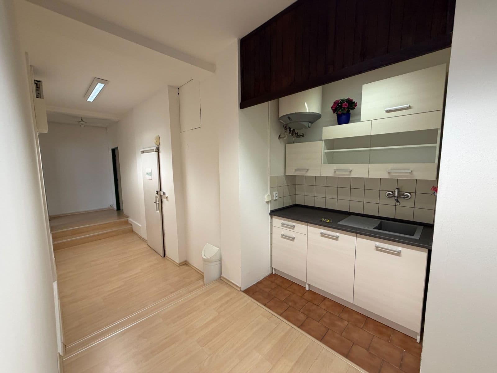 Prenájom nebytového priestoru 133 m², Dubečská, Praha, Praha Prenájom nebytového priestoru 133 m², Dubečská, Praha, Praha