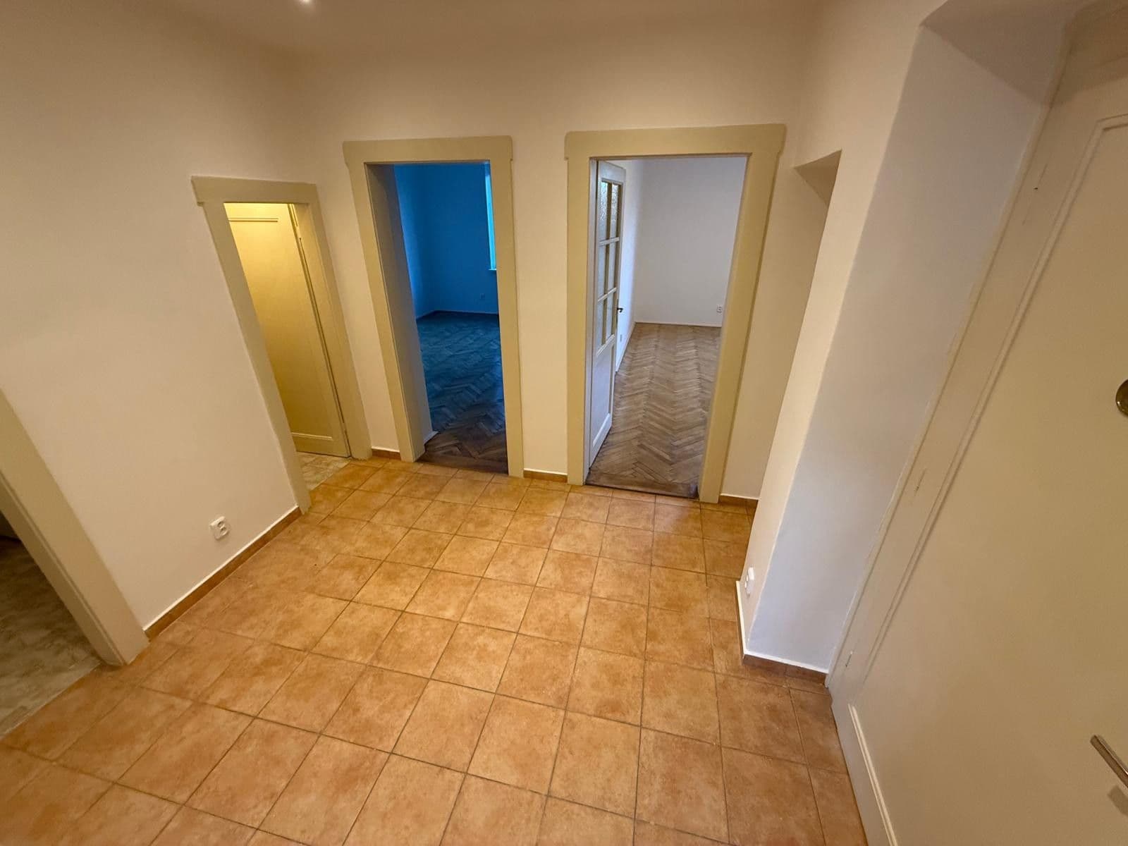 Prenájom bytu 2-izbový 73 m², Polní, Praha, Praha Prenájom bytu 2-izbový 73 m², Polní, Praha, Praha