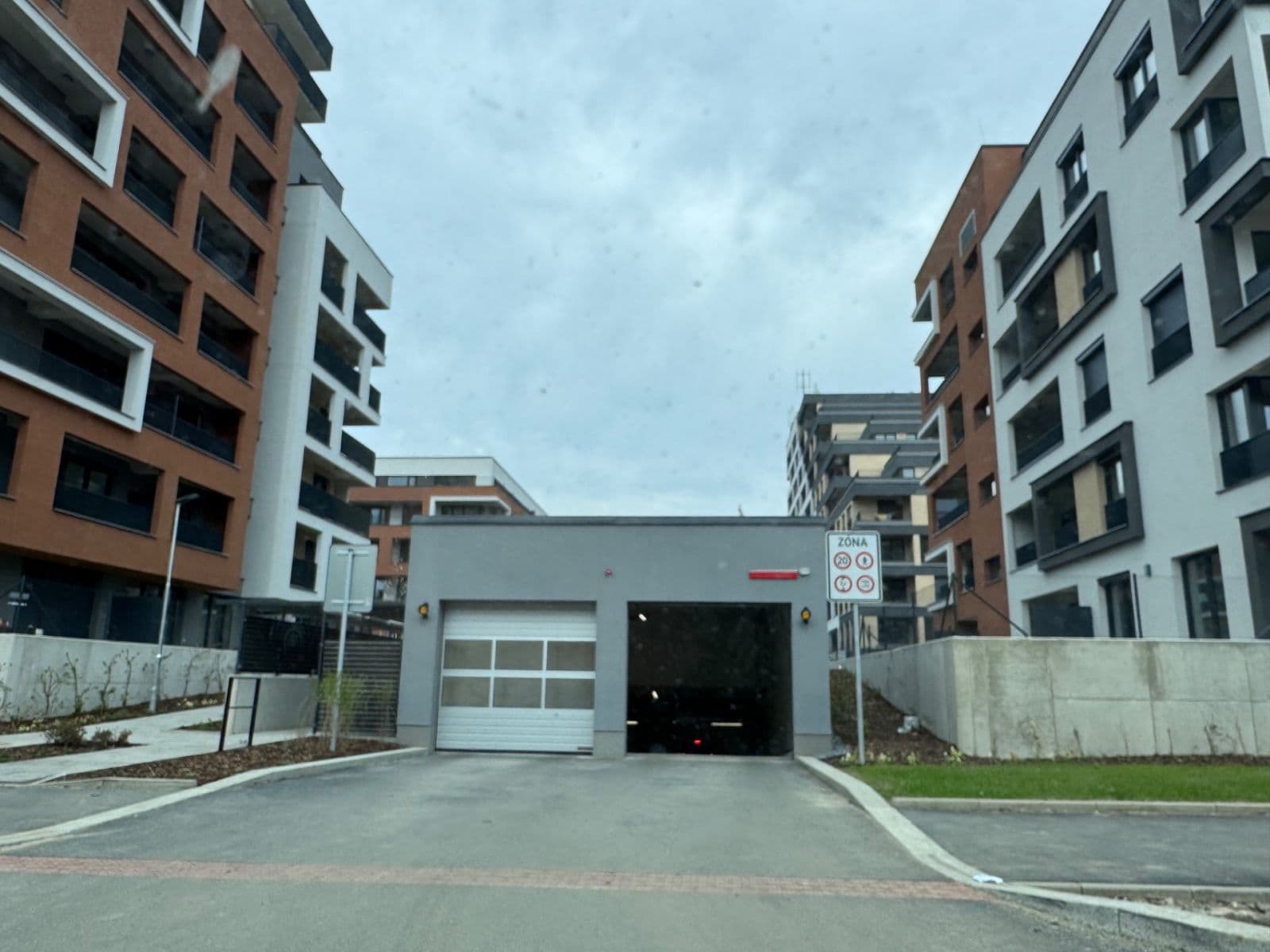 Prenájom garáže 15 m², Poděbradská, Praha, Praha Prenájom garáže 15 m², Poděbradská, Praha, Praha