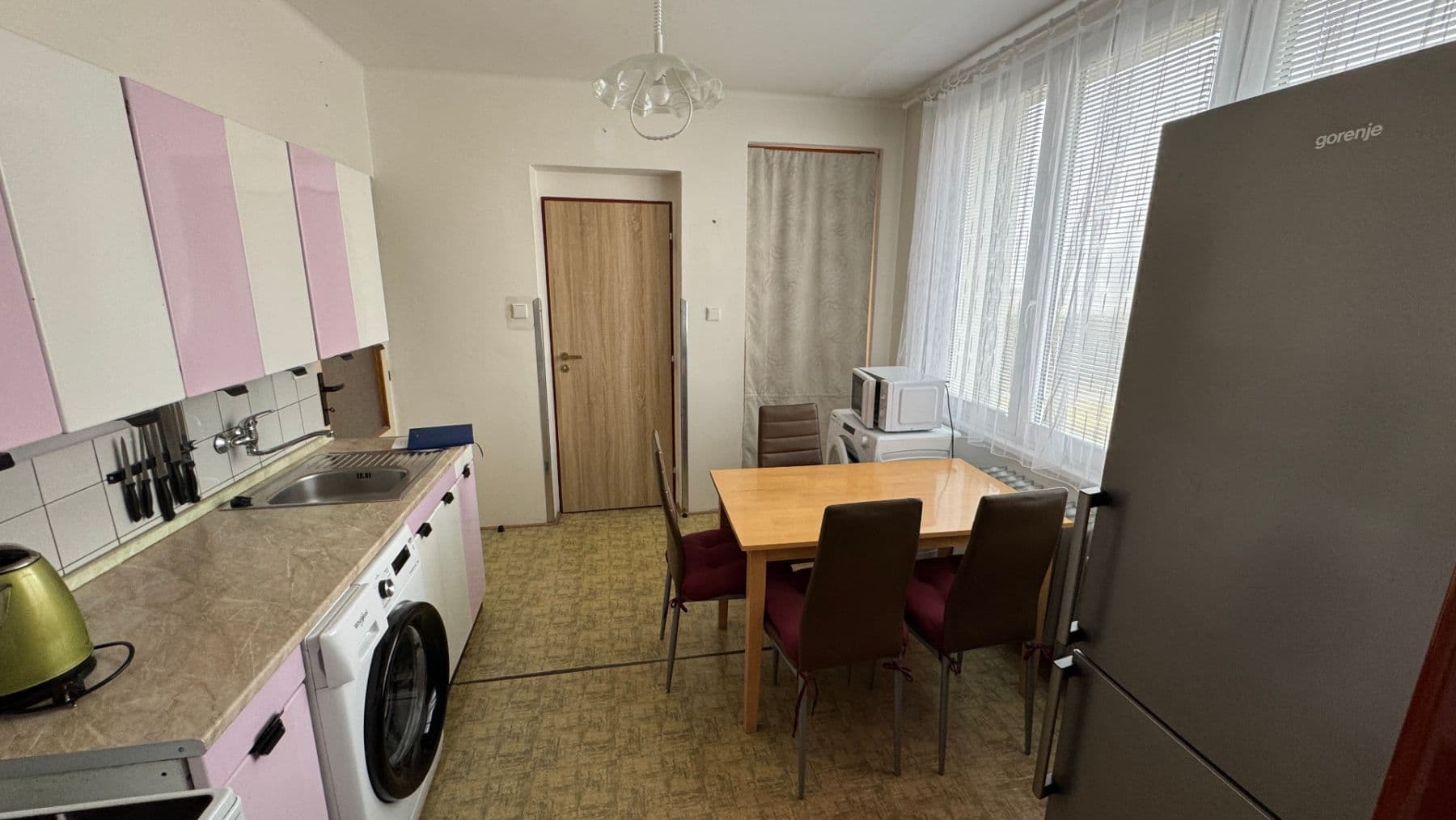 Prenájom bytu 3-izbový 70 m², Svépomoc, Sezimovo Ústí, Jihočeský kraj Prenájom bytu 3-izbový 70 m², Svépomoc, Sezimovo Ústí, Jihočeský kraj