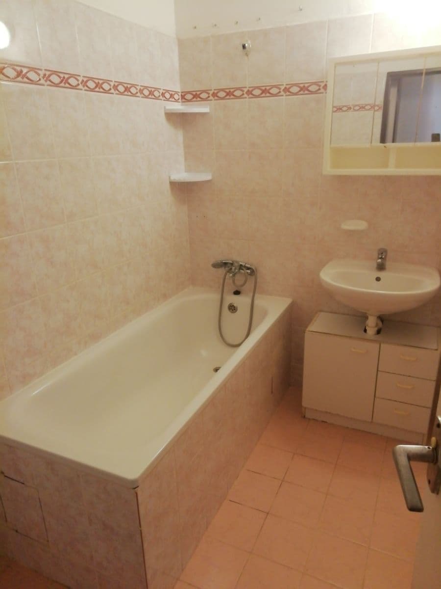 Prenájom bytu 2-izbový 62 m², Famfulíkova, Praha, Praha Prenájom bytu 2-izbový 62 m², Famfulíkova, Praha, Praha