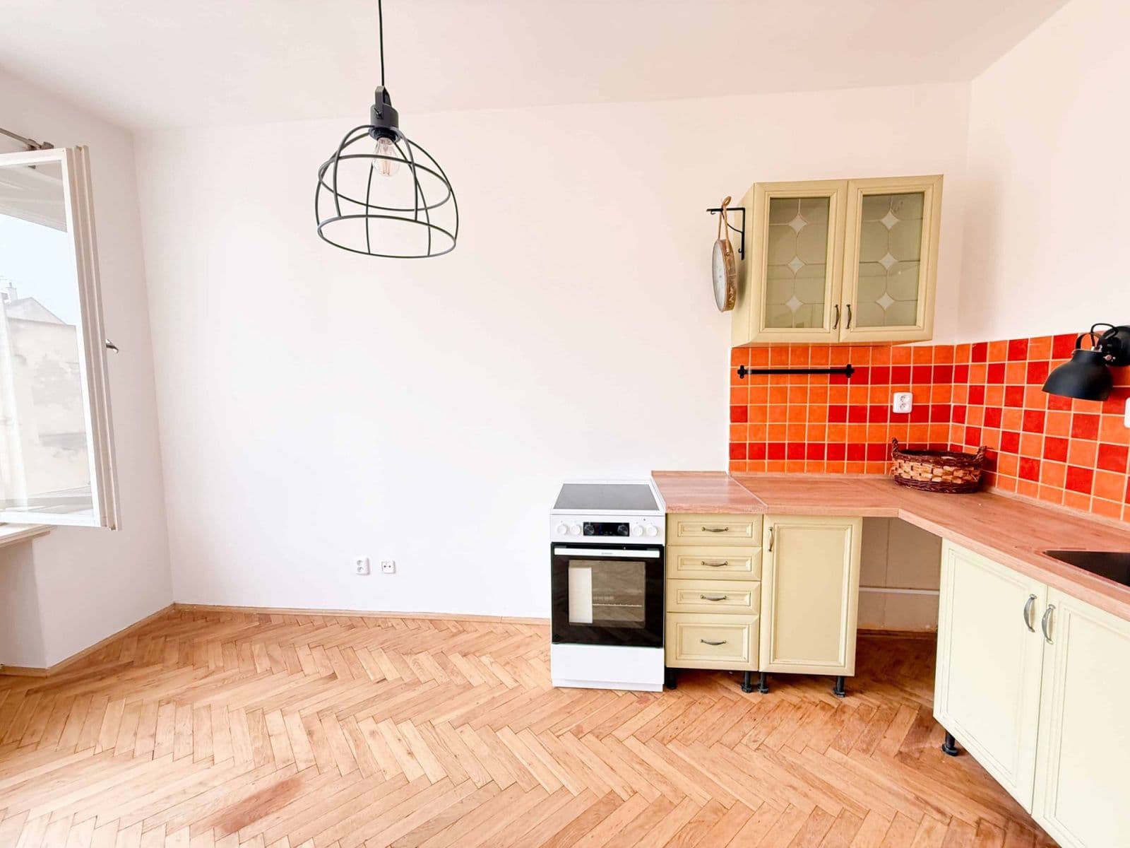 Prenájom bytu 2-izbový 36 m², Nádražní, Praha, Praha Prenájom bytu 2-izbový 36 m², Nádražní, Praha, Praha
