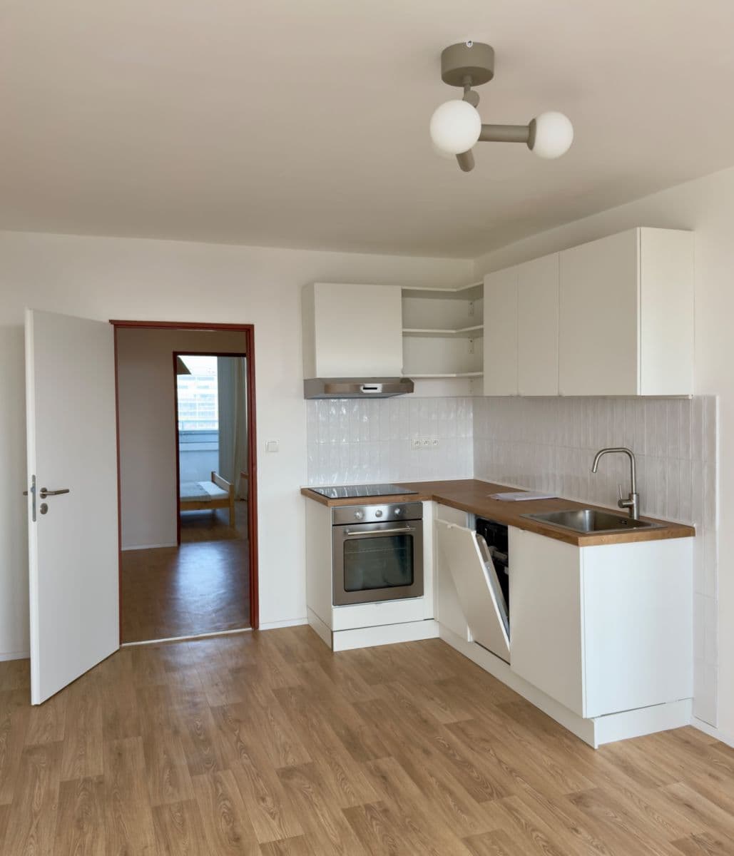 Prenájom bytu 4-izbový 82 m², Vysočanská, Praha, Praha Prenájom bytu 4-izbový 82 m², Vysočanská, Praha, Praha