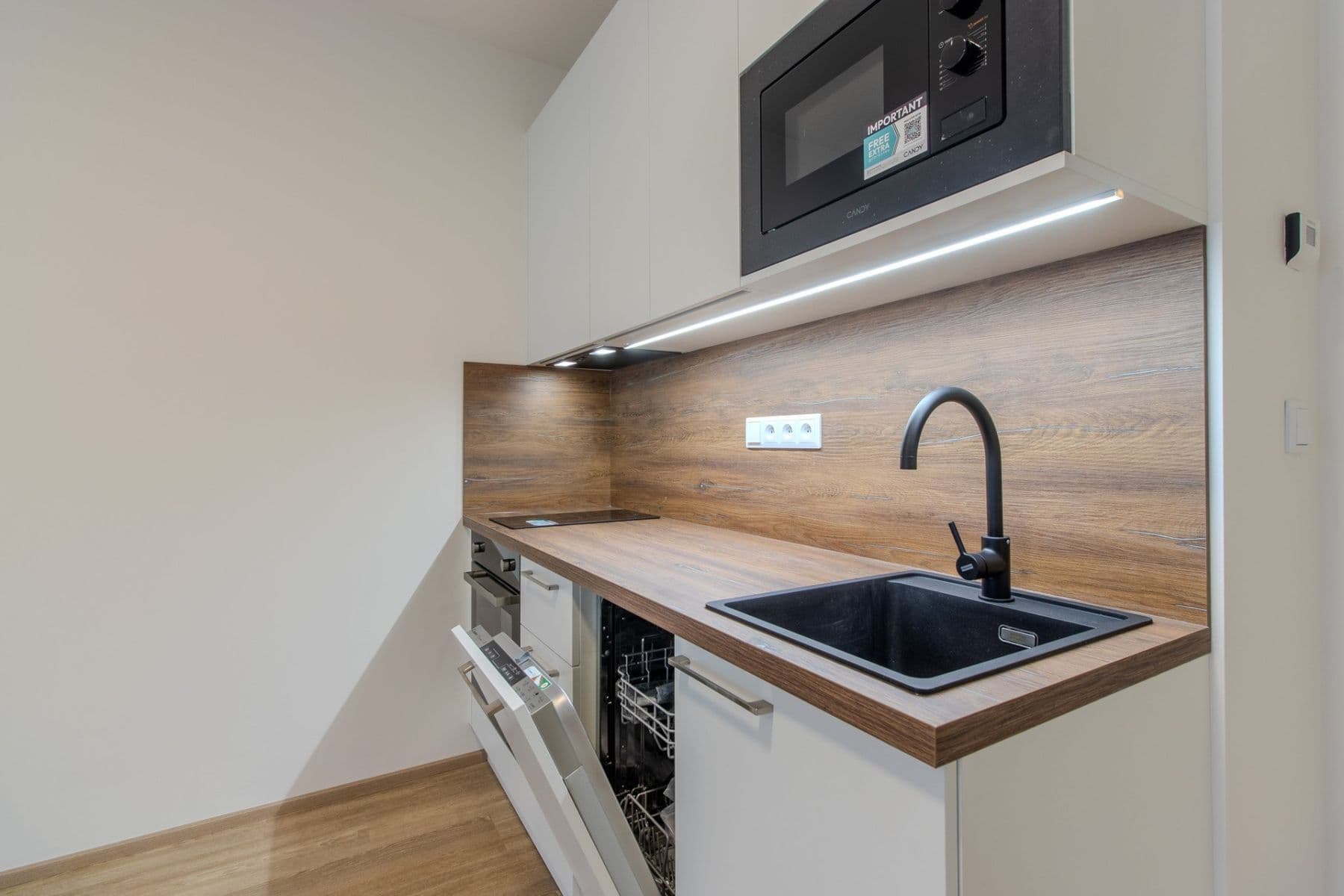 Prenájom bytu 1-izbový 32 m², Poděbradská, Praha, Praha Prenájom bytu 1-izbový 32 m², Poděbradská, Praha, Praha