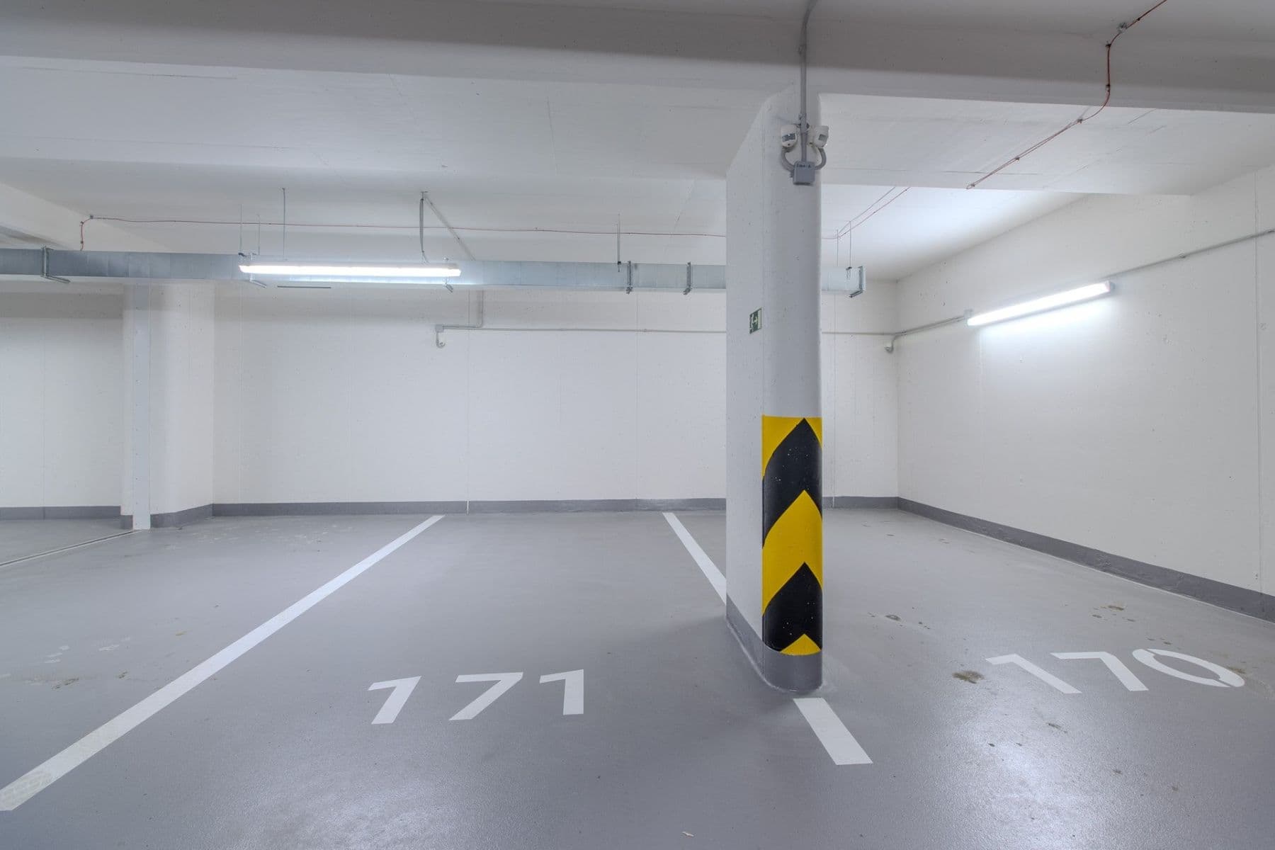 Prenájom garáže 15 m², Poděbradská, Praha, Praha Prenájom garáže 15 m², Poděbradská, Praha, Praha