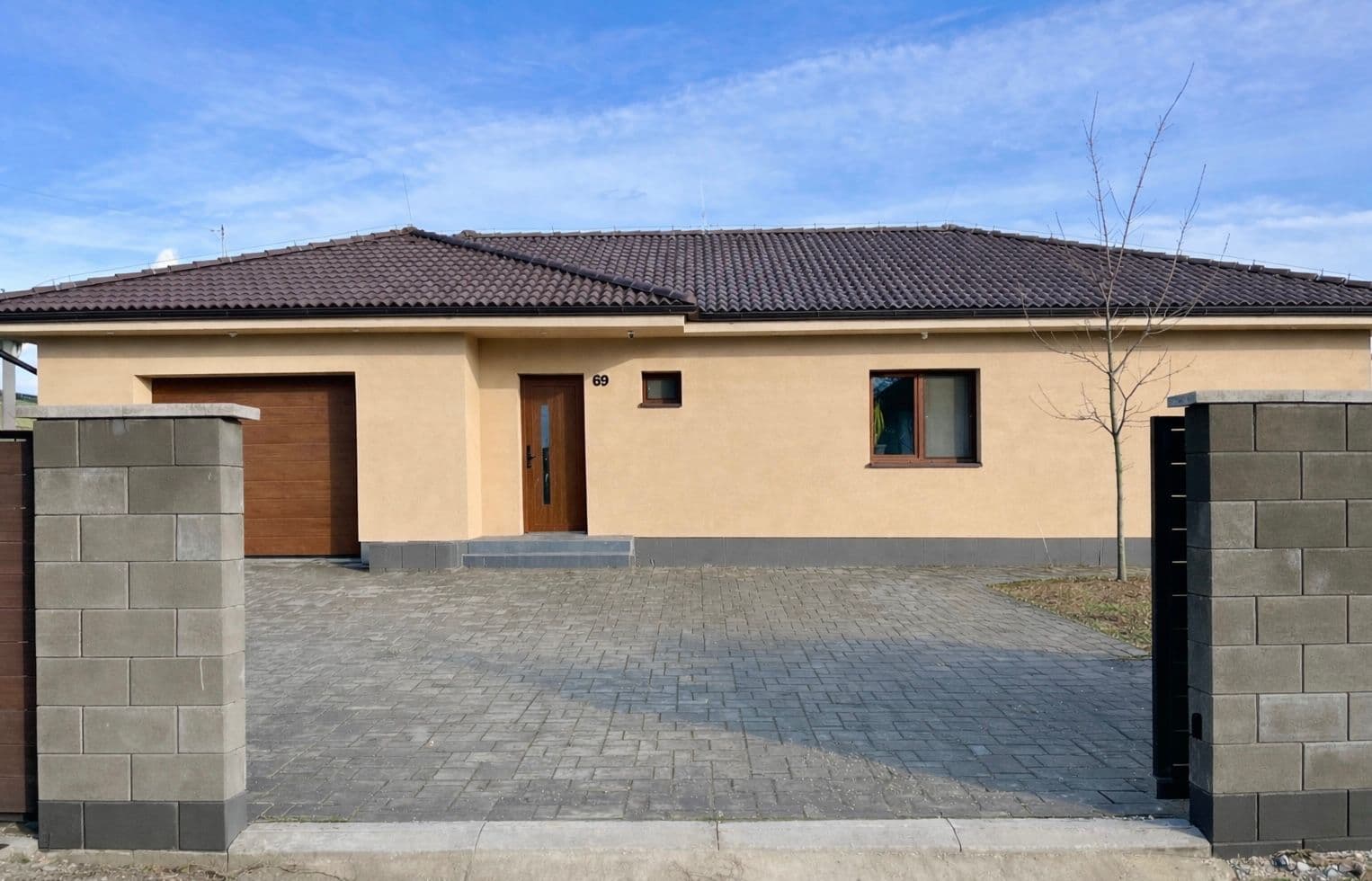 Predaj domu 229 m², pozemek 910 m², Komárovce, Košický kraj Predaj domu 229 m², pozemek 910 m², Komárovce, Košický kraj
