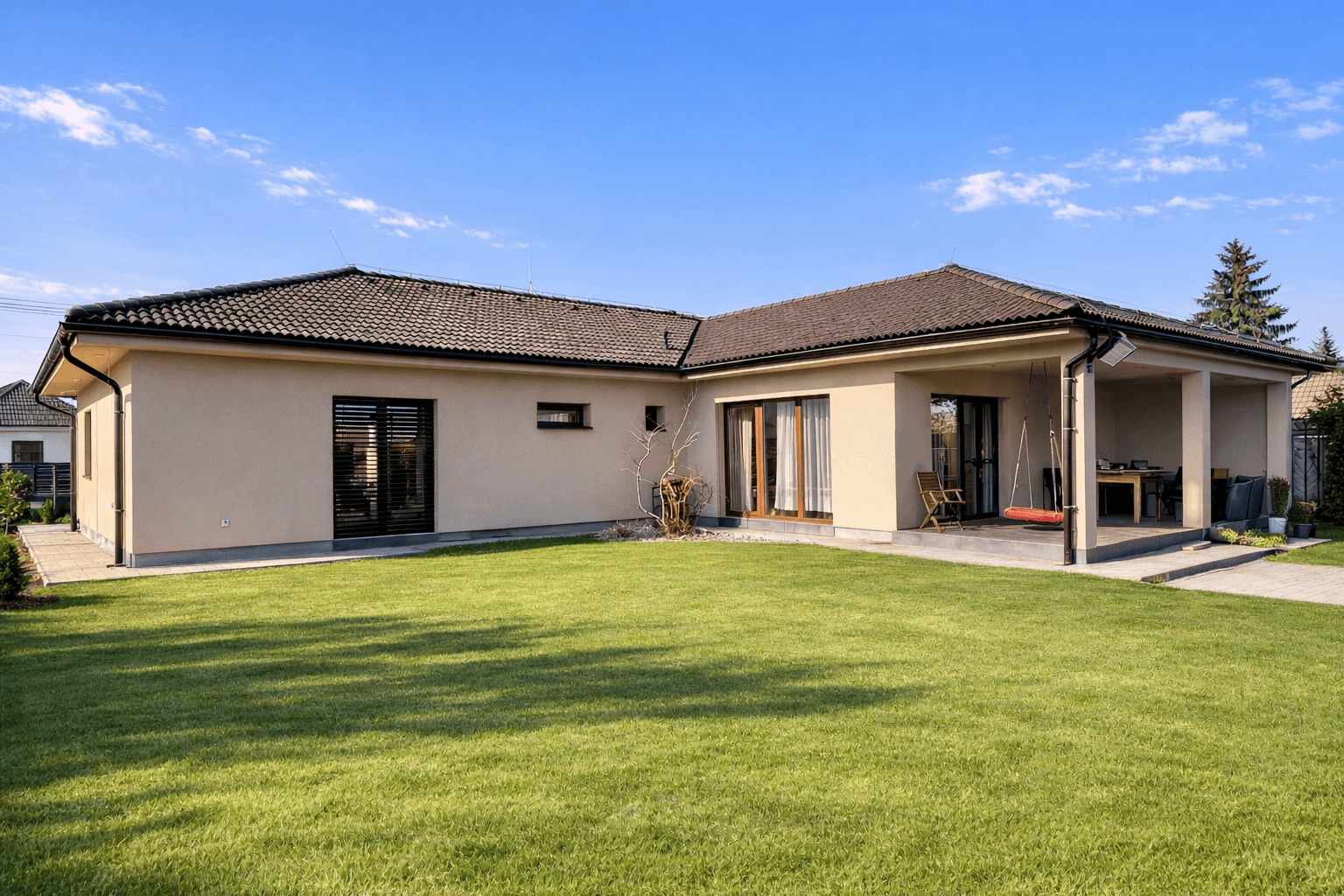 Predaj domu 229 m², pozemek 910 m², Komárovce, Košický kraj Predaj domu 229 m², pozemek 910 m², Komárovce, Košický kraj