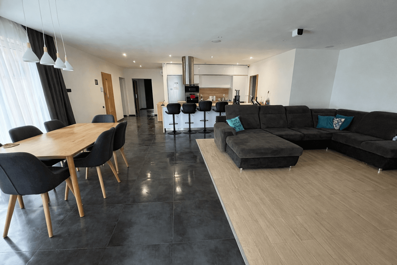 Predaj domu 229 m², pozemek 910 m², Komárovce, Košický kraj Predaj domu 229 m², pozemek 910 m², Komárovce, Košický kraj