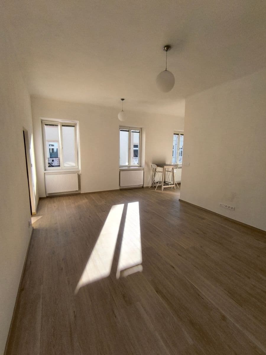 Prenájom bytu 2-izbový 60 m², K. Weise, České Budějovice, Jihočeský kraj Prenájom bytu 2-izbový 60 m², K. Weise, České Budějovice, Jihočeský kraj