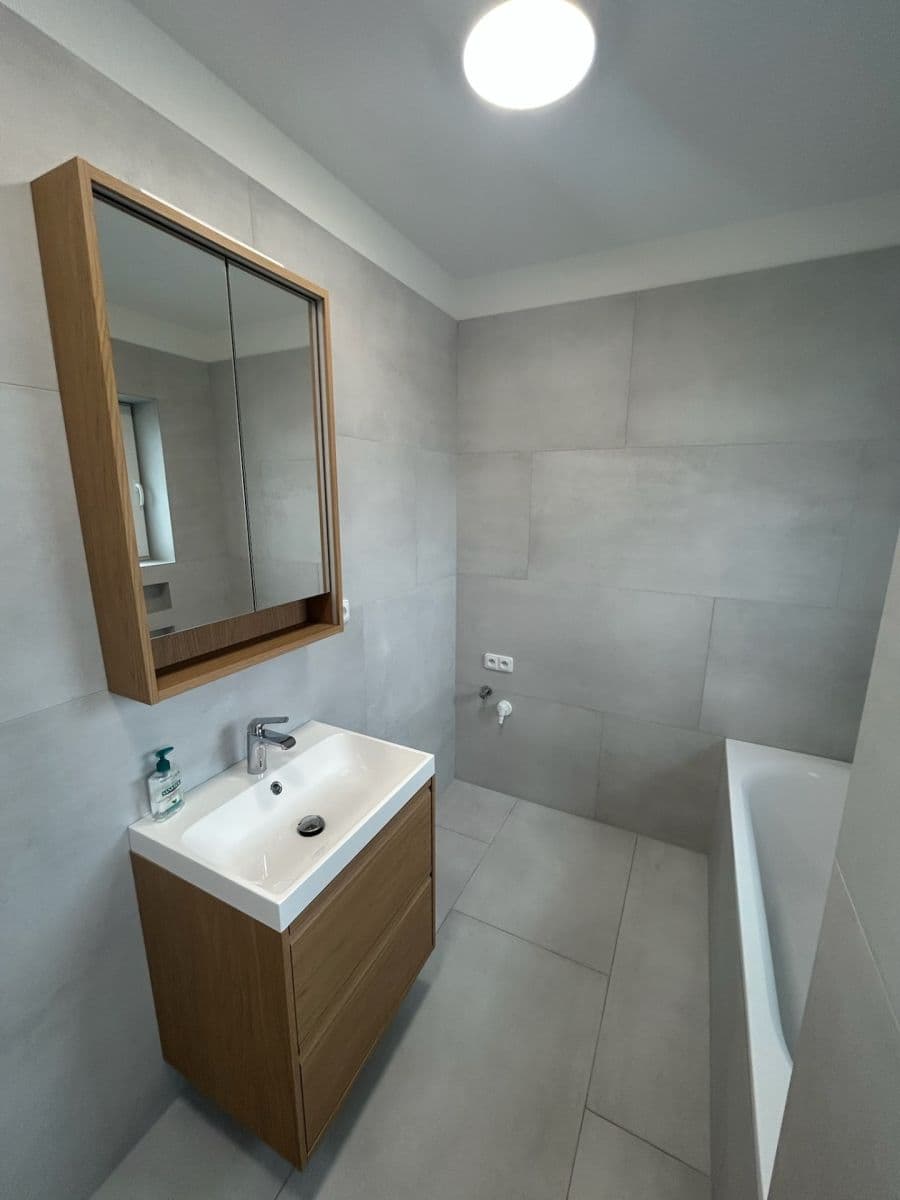 Prenájom bytu 2-izbový 49 m², Jiřího z Poděbrad, Hrádek nad Nisou, Liberecký kraj Prenájom bytu 2-izbový 49 m², Jiřího z Poděbrad, Hrádek nad Nisou, Liberecký kraj