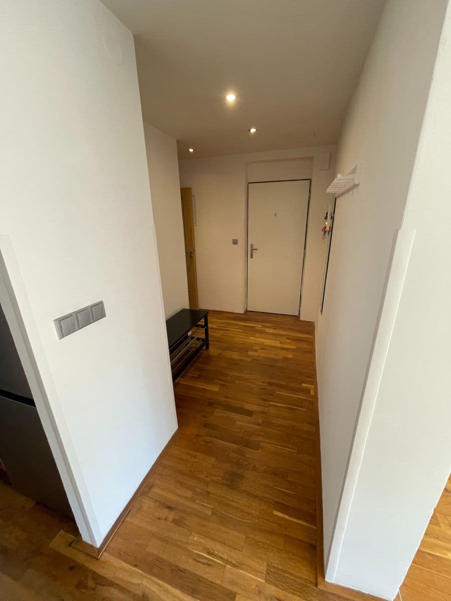 Prenájom bytu 3-izbový 60 m², Šrámkova, Říčany, Středočeský kraj Prenájom bytu 3-izbový 60 m², Šrámkova, Říčany, Středočeský kraj