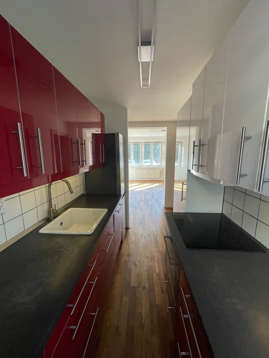 Prenájom bytu 3-izbový 60 m², Šrámkova, Říčany, Středočeský kraj Prenájom bytu 3-izbový 60 m², Šrámkova, Říčany, Středočeský kraj