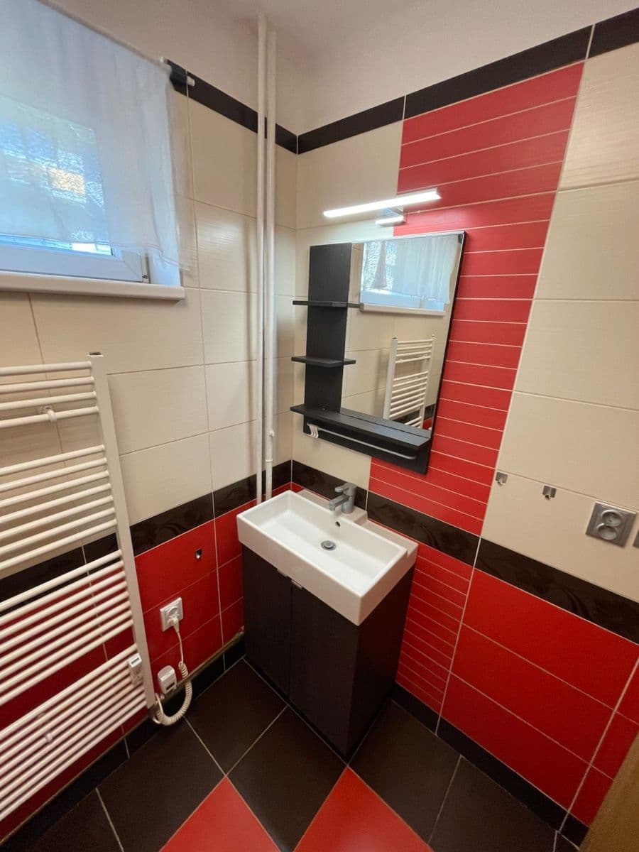 Prenájom bytu 3-izbový 60 m², Šrámkova, Říčany, Středočeský kraj Prenájom bytu 3-izbový 60 m², Šrámkova, Říčany, Středočeský kraj