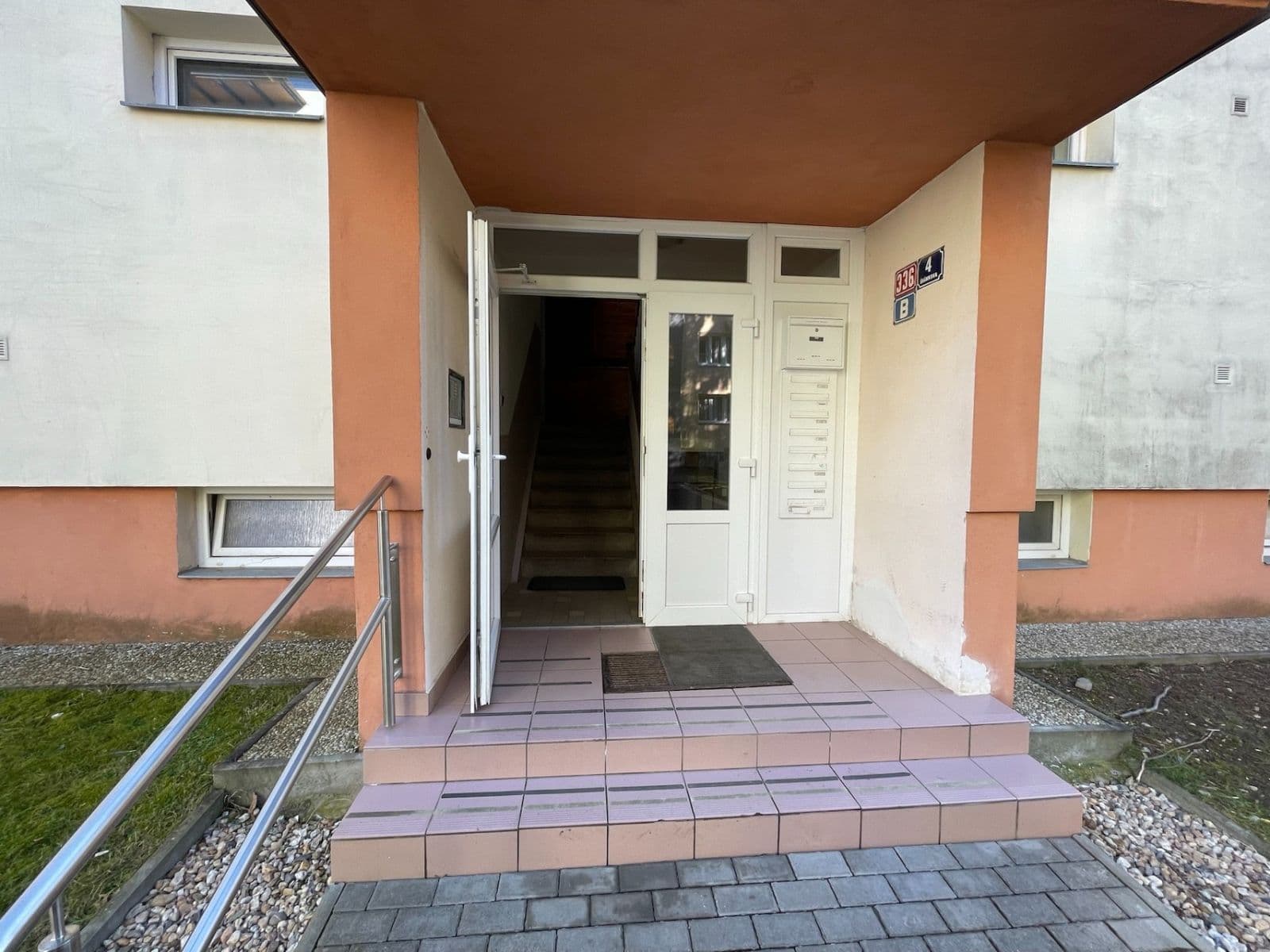 Prenájom bytu 3-izbový 60 m², Šrámkova, Říčany, Středočeský kraj Prenájom bytu 3-izbový 60 m², Šrámkova, Říčany, Středočeský kraj