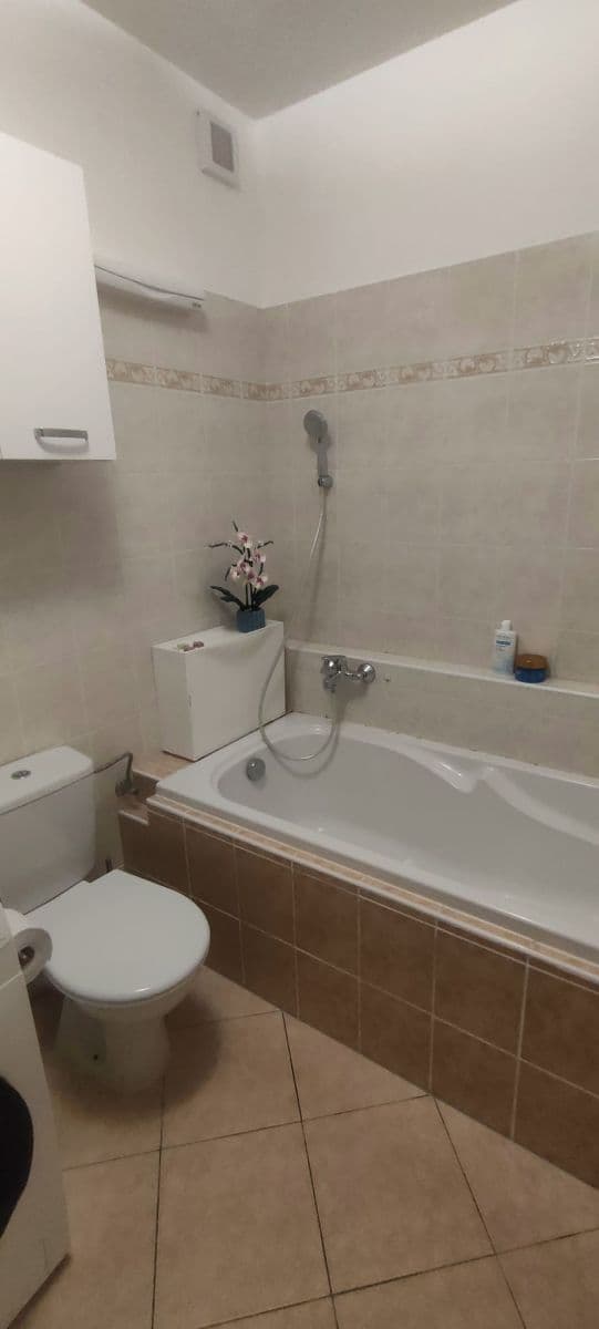 Prenájom bytu 3-izbový 63 m², Mezi Domy, Jesenice, Středočeský kraj Prenájom bytu 3-izbový 63 m², Mezi Domy, Jesenice, Středočeský kraj