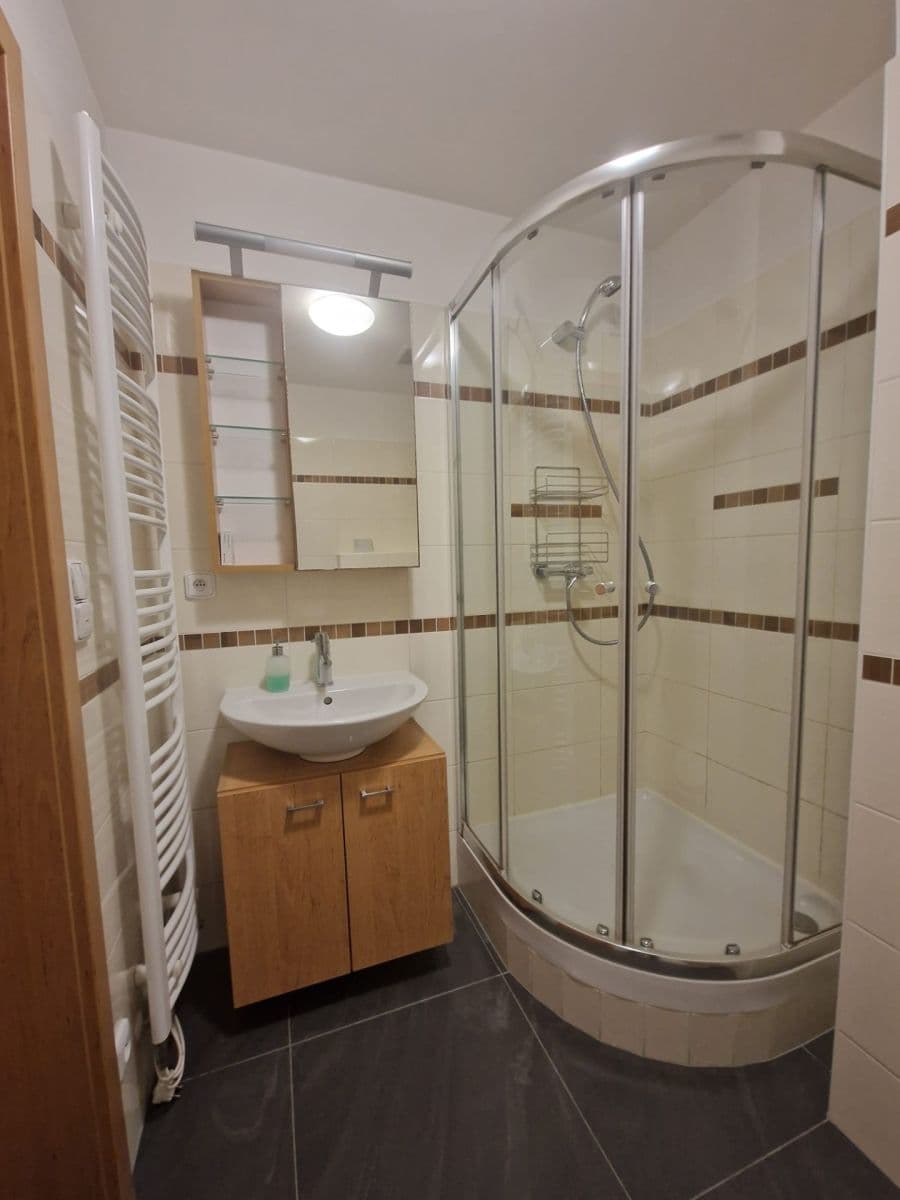 Prenájom bytu 2-izbový 53 m², Michelangelova, Praha, Praha Prenájom bytu 2-izbový 53 m², Michelangelova, Praha, Praha