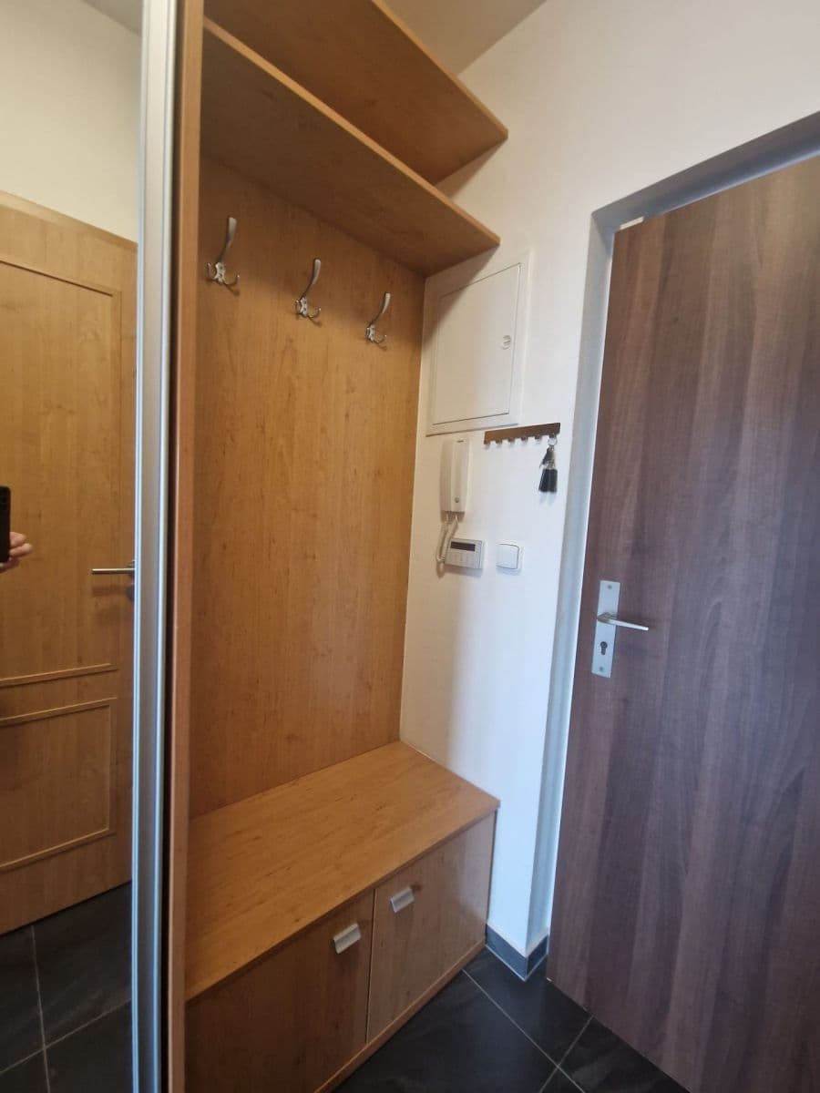 Prenájom bytu 2-izbový 53 m², Michelangelova, Praha, Praha Prenájom bytu 2-izbový 53 m², Michelangelova, Praha, Praha