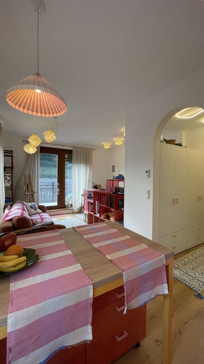 Prenájom bytu 38 m², Lumírova, Praha, Praha Prenájom bytu 38 m², Lumírova, Praha, Praha