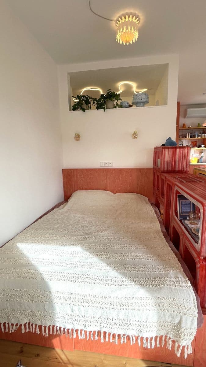 Prenájom bytu 38 m², Lumírova, Praha, Praha Prenájom bytu 38 m², Lumírova, Praha, Praha
