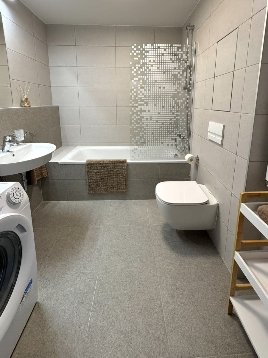 Prenájom bytu 55 m², náměstí Olgy Scheinpflugové, Praha, Praha Prenájom bytu 55 m², náměstí Olgy Scheinpflugové, Praha, Praha