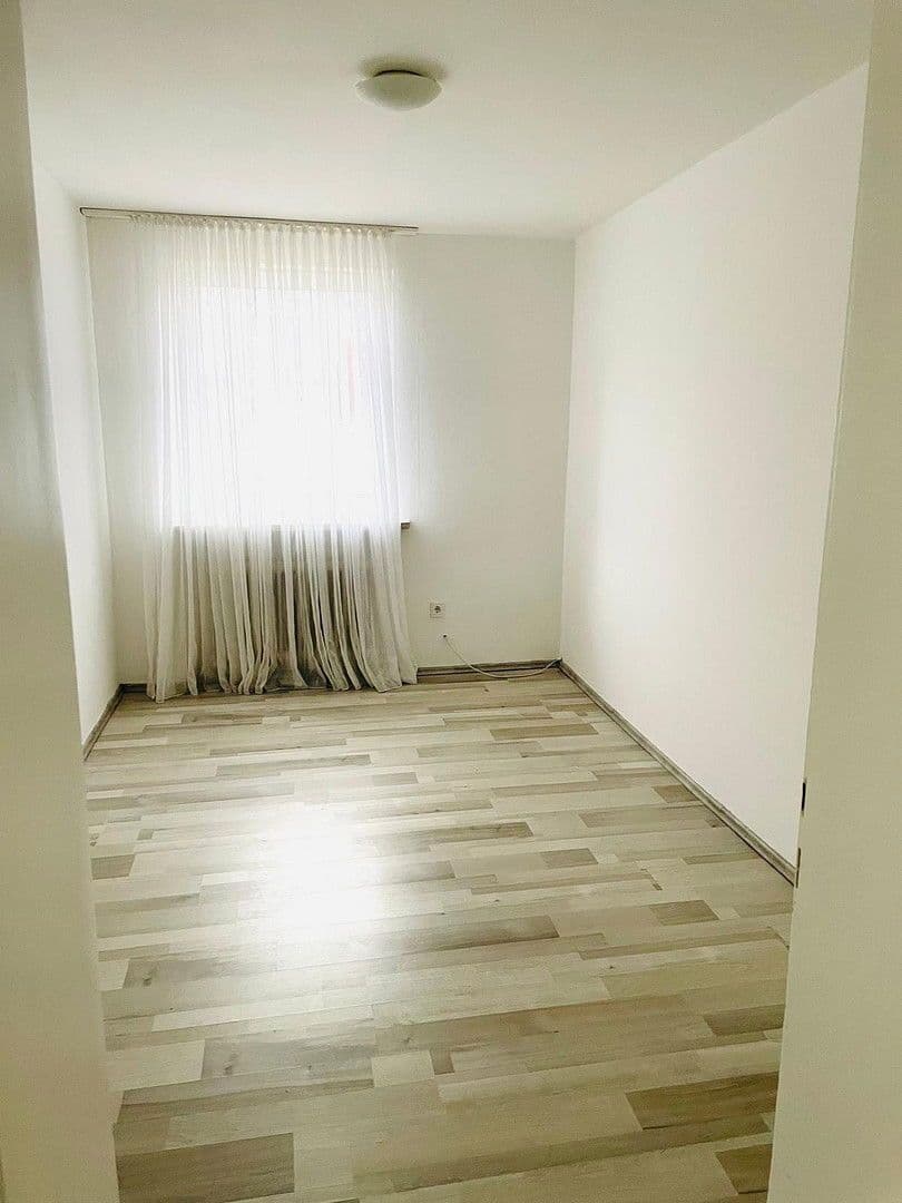 Prenájom bytu 4-izbový 85 m², Rosenauerstraße 46, Coburg, Bavorsko Prenájom bytu 4-izbový 85 m², Rosenauerstraße 46, Coburg, Bavorsko