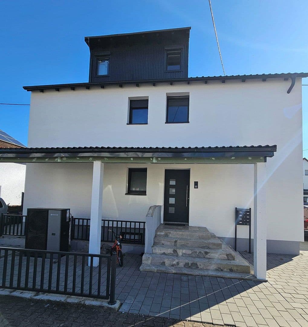 Predaj domu 210 m², pozemek 256 m², Walldorf, Bádensko-Wurttembersko Predaj domu 210 m², pozemek 256 m², Walldorf, Bádensko-Wurttembersko