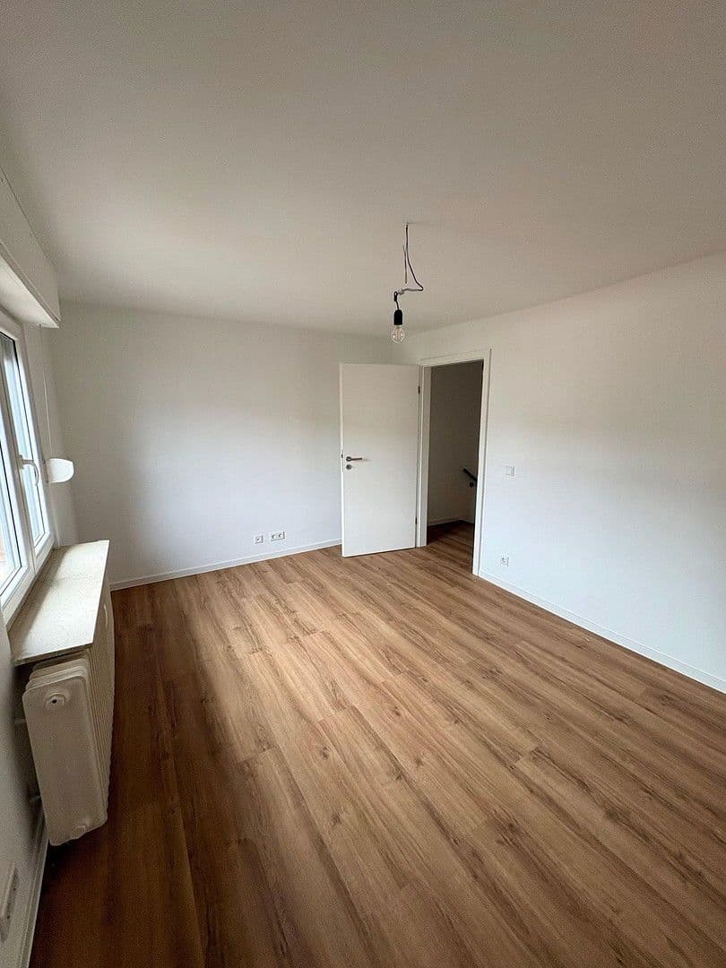 Prenájom bytu 2-izbový 46 m², Frankfurt am Main, Hesensko Prenájom bytu 2-izbový 46 m², Frankfurt am Main, Hesensko
