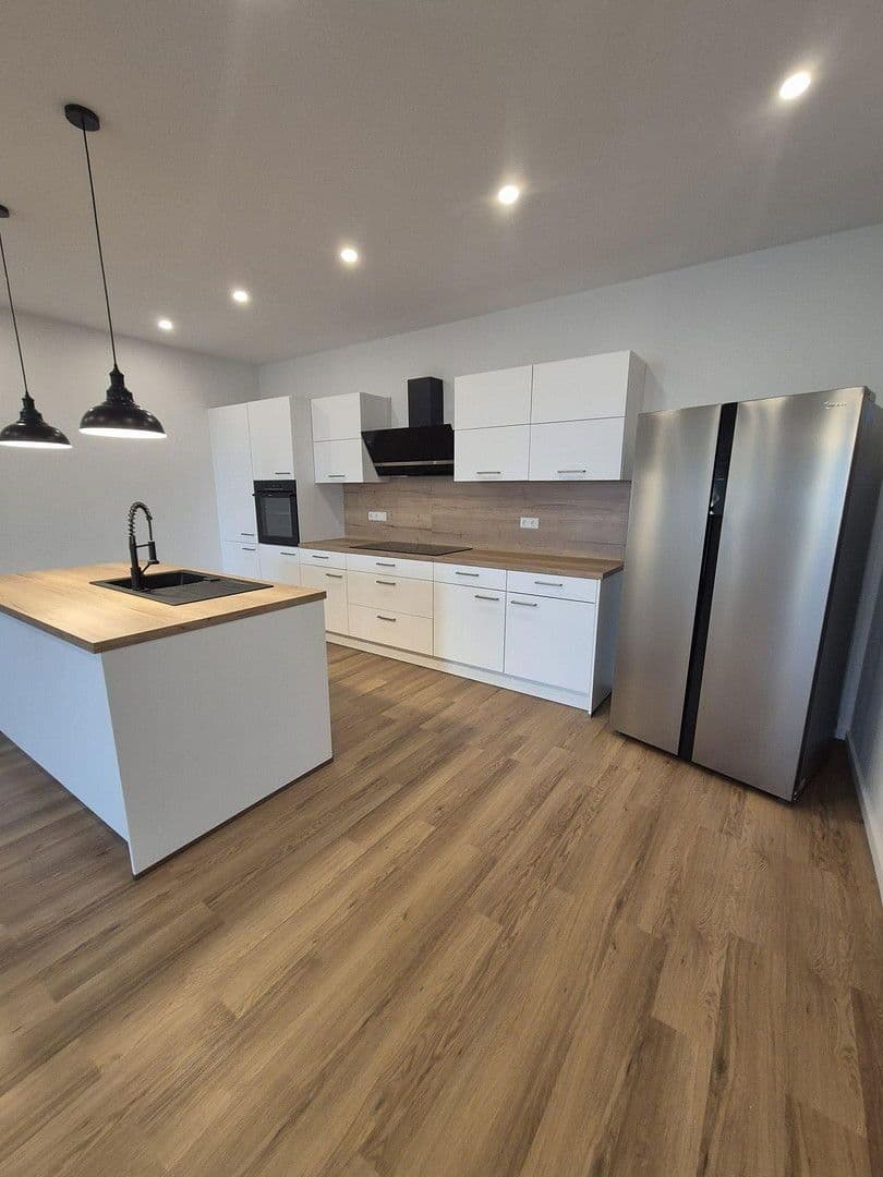 Prenájom bytu 2-izbový 125 m², Zell am Harmersbach, Bádensko-Wurttembersko Prenájom bytu 2-izbový 125 m², Zell am Harmersbach, Bádensko-Wurttembersko