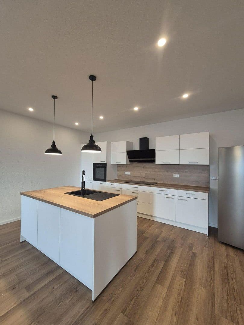 Prenájom bytu 2-izbový 125 m², Zell am Harmersbach, Bádensko-Wurttembersko Prenájom bytu 2-izbový 125 m², Zell am Harmersbach, Bádensko-Wurttembersko