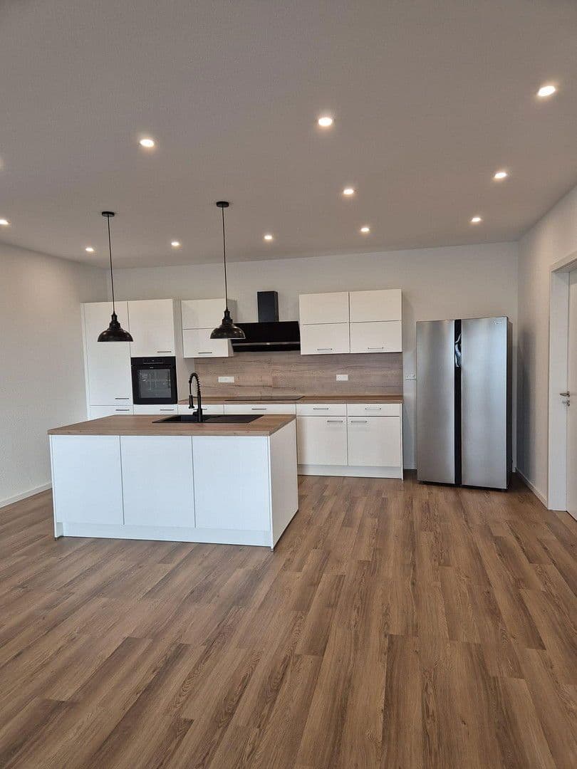 Prenájom bytu 2-izbový 125 m², Zell am Harmersbach, Bádensko-Wurttembersko Prenájom bytu 2-izbový 125 m², Zell am Harmersbach, Bádensko-Wurttembersko