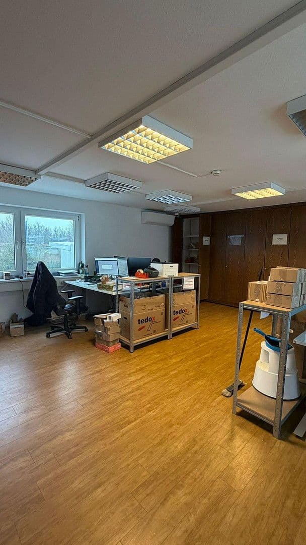 Prenájom kancelárie 932 m², Fußgönheim, Porýnie-Falcko Prenájom kancelárie 932 m², Fußgönheim, Porýnie-Falcko