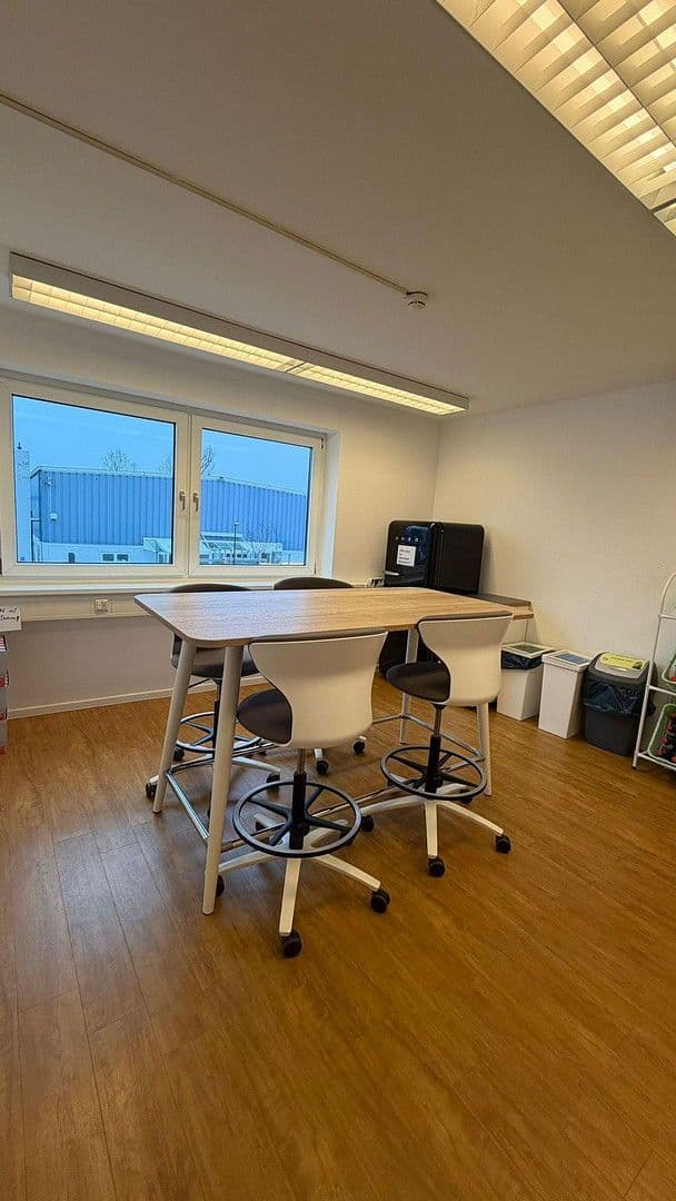 Prenájom kancelárie 932 m², Fußgönheim, Porýnie-Falcko Prenájom kancelárie 932 m², Fußgönheim, Porýnie-Falcko