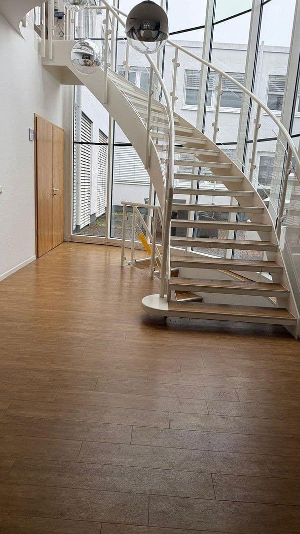 Prenájom kancelárie 932 m², Fußgönheim, Porýnie-Falcko Prenájom kancelárie 932 m², Fußgönheim, Porýnie-Falcko